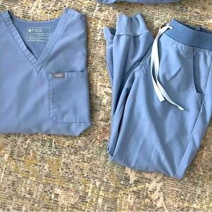 Figs space blue 
GUC
One pocket top xs 
Zamora jogger xs p; smoke/pet free